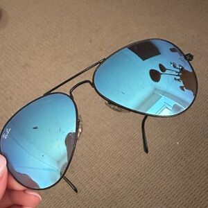 Blue Ray van aviators